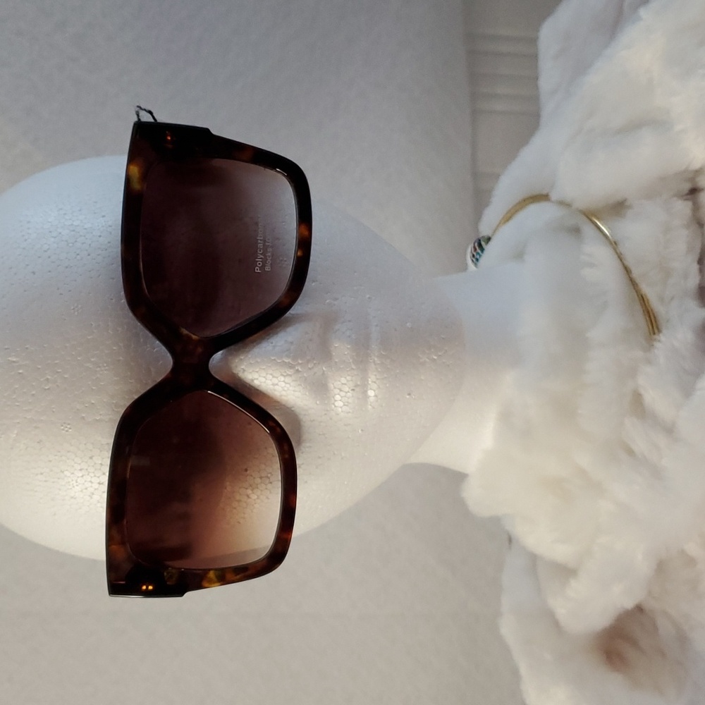 Brand New * Womens oversize square brown frame and lens shades sunglasses